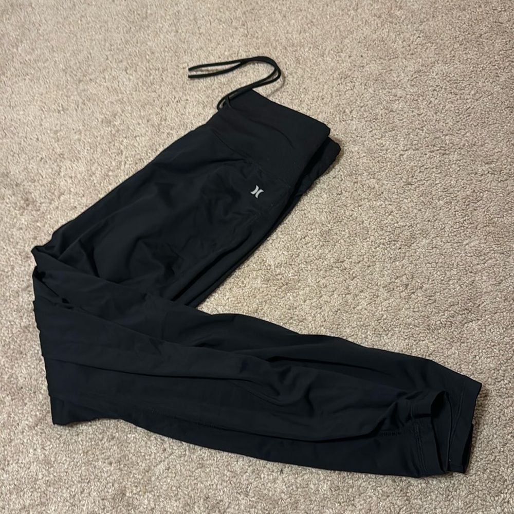 Leggings with a cinch at the waist